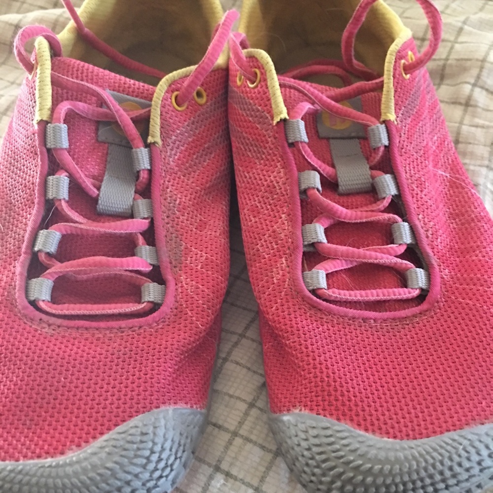 Running shoes